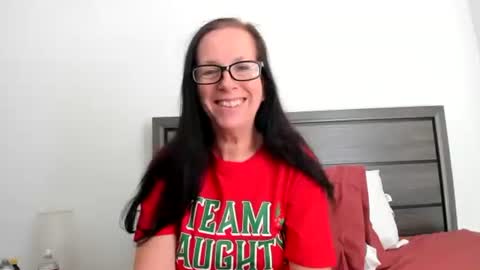 Snapshot of sassiestpeachgoddess chatting on 11-28-25, 02:31 Sassiest Peach Goddess online show from 11-28-25, 02:31