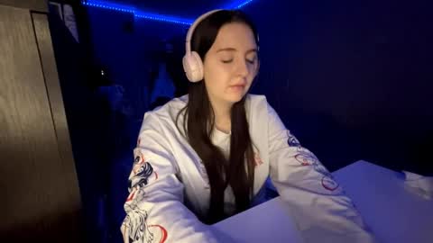 Marmulka or Mary online show from 10-20-25, 06:08