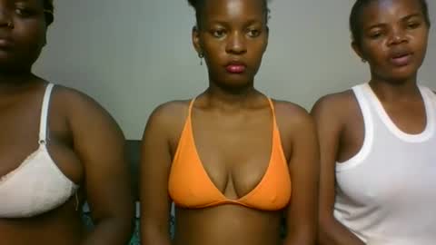 Snapshot of sassybrown25 chatting on 12-17-25, 10:32 sassybrown25 online show from 12-17-25, 10:32