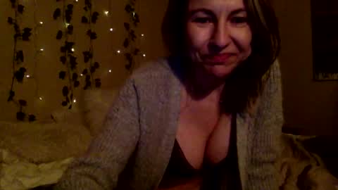 Snapshot of sassyella chatting on 02-28-25, 06:21 Sassyella online show from 02-28-25, 06:21