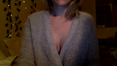 Snapshot of sassyella chatting on 03-08-25, 10:43 Sassyella online show from 03-08-25, 10:43