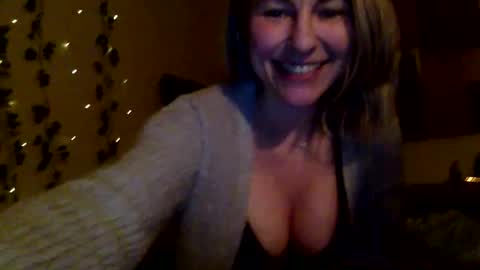 Snapshot of sassyella chatting on 03-10-25, 05:00 Sassyella online show from 03-10-25, 05:00