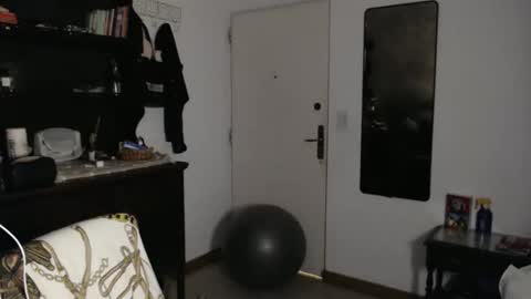 Lilah online show from 12-18-25, 04:51