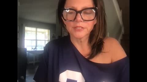 Snapshot of sassynsweetmilf chatting on 05-20-26, 12:33 sassynsweetmilf online show from 05-20-26, 12:33