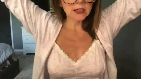 Snapshot of sassynsweetmilf chatting on 06-16-26, 01:47 sassynsweetmilf online show from 06-16-26, 01:47