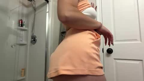 Snapshot of sassysquirtsmmm chatting on 05-26-26, 08:27 sassysquirtsmmm online show from 05-26-26, 08:27