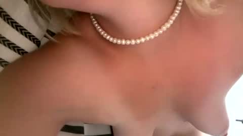 Snapshot of sassysquirtsmmm chatting on 07-11-26, 04:59 sassysquirtsmmm online show from 07-11-26, 04:59