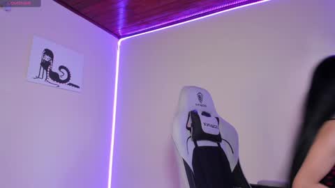 Snapshot of satanbabee_ chatting on 01-06-25, 09:43 im expecting 300 thumbs up on my altar online show from 01-06-25, 09:43