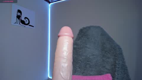 Snapshot of satanbabee_ chatting on 01-15-25, 12:09 im expecting 300 thumbs up on my altar online show from 01-15-25, 12:09