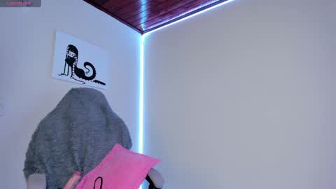 Snapshot of satanbabee_ chatting on 01-16-25, 01:06 im expecting 300 thumbs up on my altar online show from 01-16-25, 01:06