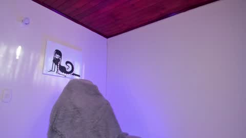 Snapshot of satanbabee_ chatting on 01-23-25, 10:22 im expecting 300 thumbs up on my altar online show from 01-23-25, 10:22