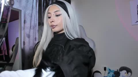 Snapshot of satanbabee_ chatting on 02-13-25, 10:00 im expecting 300 thumbs up on my altar online show from 02-13-25, 10:00