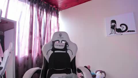 Snapshot of satanbabee_ chatting on 02-20-25, 09:42 im expecting 300 thumbs up on my altar online show from 02-20-25, 09:42