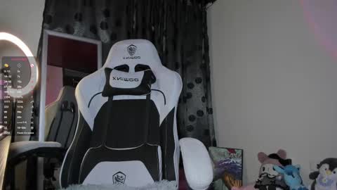 Snapshot of satanbabee_ chatting on 02-26-25, 12:05 im expecting 300 thumbs up on my altar online show from 02-26-25, 12:05