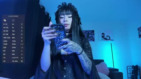    im expecting 300 thumbs up on my altar online show from 04-18-26, 11:16