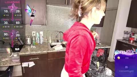 Snapshot of saturnine_princess chatting on 12-14-25, 11:20 Saturn Girl online show from 12-14-25, 11:20