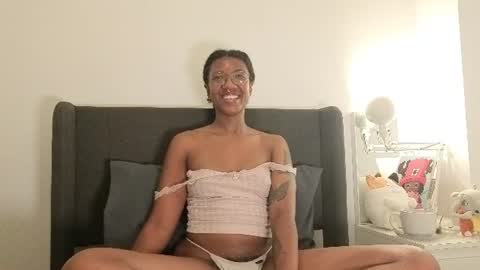 Snapshot of saturno_vibes chatting on 06-20-26, 05:49 saturno_vibes online show from 06-20-26, 05:49