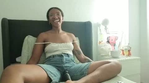 Snapshot of saturno_vibes chatting on 06-27-26, 02:23 saturno_vibes online show from 06-27-26, 02:23