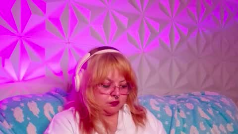 Gina George online show from 10-12-25, 02:10