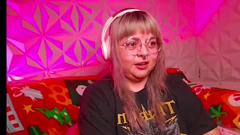 Gina George online show from 12-18-25, 02:06