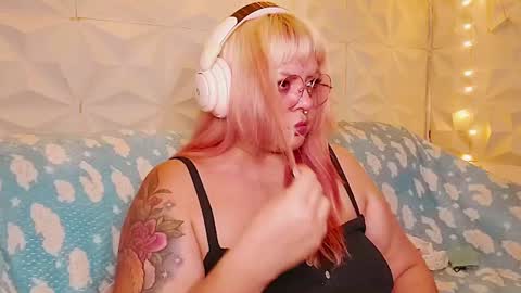 Snapshot of satyn_doll chatting on 06-13-26, 02:20 Gina George online show from 06-13-26, 02:20