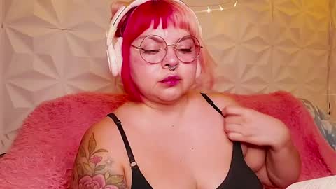 Snapshot of satyn_doll chatting on 07-07-26, 02:03 Gina George online show from 07-07-26, 02:03