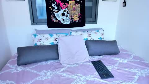 Snapshot of saucy_zaren chatting on 04-28-26, 08:03 Zaren online show from 04-28-26, 08:03