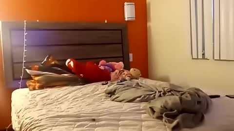 SnowBunny online show from 03-08-25, 04:12