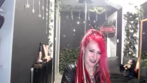 SaucySky online show from 03-27-26, 08:19