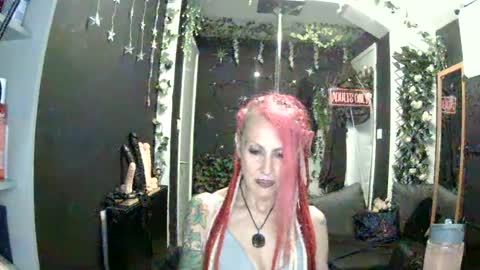 Snapshot of saucysky chatting on 06-15-26, 08:55 SaucySky online show from 06-15-26, 08:55