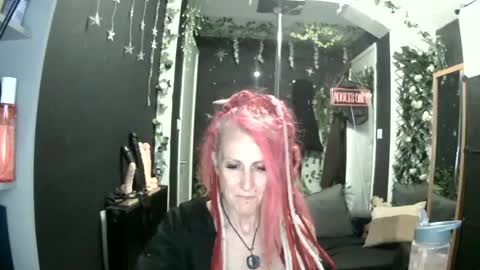 Snapshot of saucysky chatting on 06-18-26, 10:14 SaucySky online show from 06-18-26, 10:14