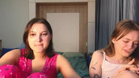 Snapshot of sav_anna chatting on 10-27-25, 06:01 LUNA and ANNA    online show from 10-27-25, 06:01