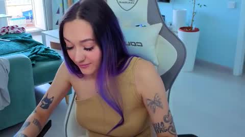 Snapshot of savage_lust_ chatting on 04-24-26, 04:26 Ariel online show from 04-24-26, 04:26