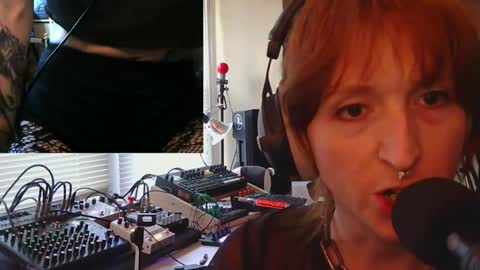 Snapshot of savagewaves chatting on 03-27-26, 11:04 savagewaves online show from 03-27-26, 11:04