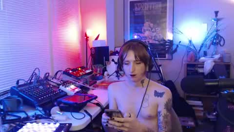 Snapshot of savagewaves chatting on 04-21-26, 01:42 savagewaves online show from 04-21-26, 01:42