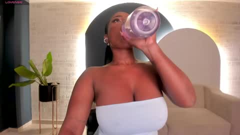 Snapshot of savannahstorm_ chatting on 05-29-26, 01:20 S a v a n n a h online show from 05-29-26, 01:20