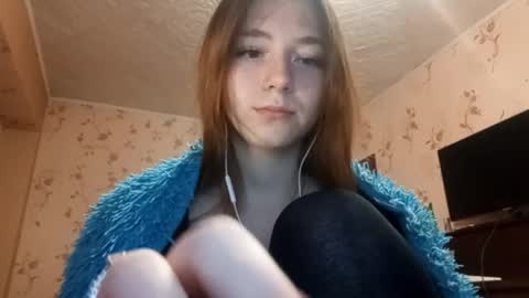 Snapshot of savannasotos chatting on 09-11-25, 03:23 Sophie online show from 09-11-25, 03:23