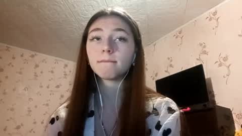 Snapshot of savannasotos chatting on 09-18-25, 01:35 Sophie online show from 09-18-25, 01:35