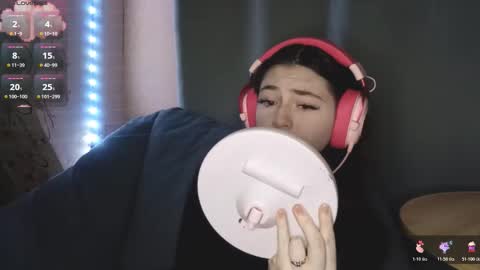 Snapshot of savannasotos chatting on 10-25-25, 03:18 Sophie online show from 10-25-25, 03:18