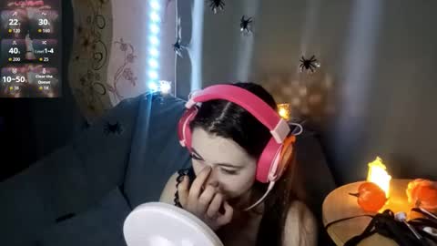 Snapshot of savannasotos chatting on 10-31-25, 05:47 Sophie online show from 10-31-25, 05:47