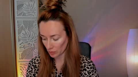Snapshot of save_the_qween chatting on 04-30-26, 10:21 save the qween online show from 04-30-26, 10:21