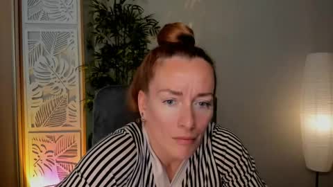 Snapshot of save_the_qween chatting on 06-04-26, 12:11 save the qween online show from 06-04-26, 12:11