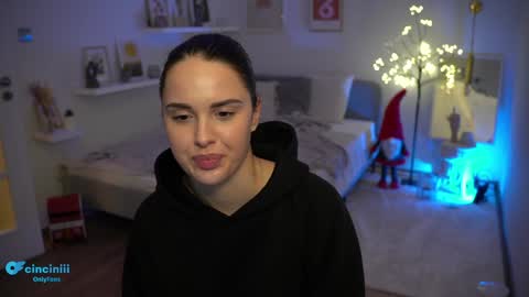 Snapshot of savvage_play chatting on 12-11-24, 10:49 Naomi online show from 12-11-24, 10:49