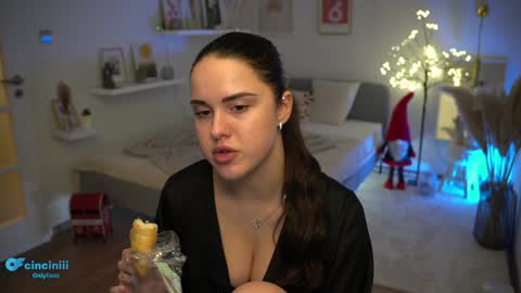 Snapshot of savvage_play chatting on 01-04-25, 07:23 Naomi online show from 01-04-25, 07:23