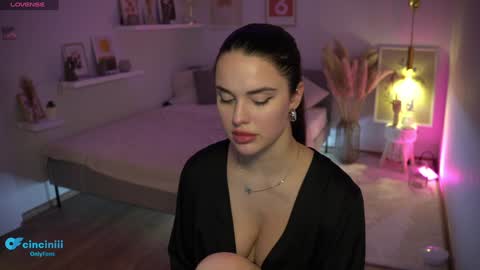 Snapshot of savvage_play chatting on 01-30-25, 10:41 Naomi online show from 01-30-25, 10:41