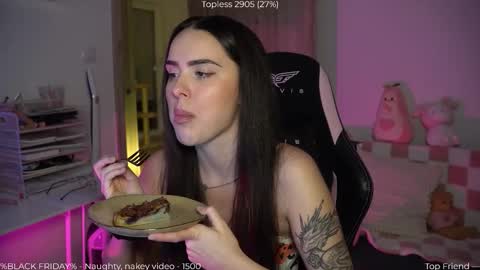 Snapshot of savvage_play chatting on 11-23-25, 07:24 Naomi online show from 11-23-25, 07:24