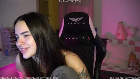 Snapshot of savvage_play chatting on 11-26-25, 09:05 Naomi online show from 11-26-25, 09:05