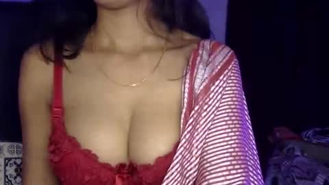 Snapshot of saxee_love chatting on 05-13-26, 05:32 saxee online show from 05-13-26, 05:32