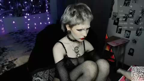 Snapshot of say_mary chatting on 04-25-26, 09:45 pronoun she. name Mary. age 21. online show from 04-25-26, 09:45