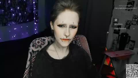 Snapshot of say_mary chatting on 04-27-26, 06:39 pronoun she. name Mary. age 21. online show from 04-27-26, 06:39
